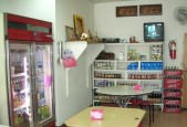 武汉首家原神店位置在哪里？店内有哪些特色商品？