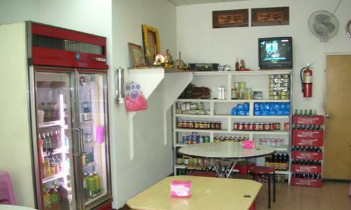 武汉首家原神店位置在哪里？店内有哪些特色商品？  第1张
