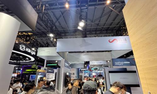 「打卡王」诞生！WAIC 2025 商汤展区人头攒动，机器人互动、AI 体验引爆参观热潮  第3张